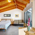 The Wave House - Oceanfront Apartment *