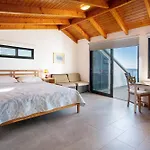 The Wave House - Oceanfront