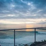 The Wave House - Oceanfront Apartment