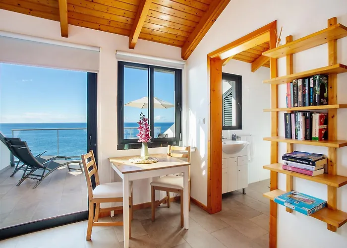 The Wave House - Oceanfront *